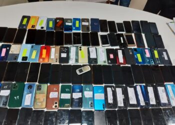 आगरा पुलिस ने बरामद किए चोरी हुए 120 मोबाइल फोन