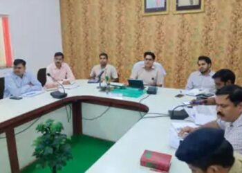 मॉडल रोड बना रहे अधिकारियों को इंडियन रोड कांग्रेस की गाइड लाइन के बारे में पता नहीं