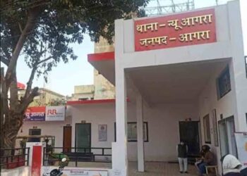 दयालबाग के खेत में एक युवक का क्षत-विक्षत शव मिला