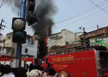 मंटोला में सोल फैक्ट्री में लगी भीषण आग, कई दमकल मौके पर