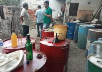 एसटीएफ ने डीजल-पेट्रोल में मिलावट का बड़ा खेल पकड़ा