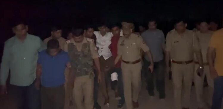 स्कूल में डकैती डालने वाले बदमाशों से पुलिस की हुई मुठभेड़, दो को लगी गोली