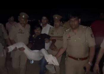 स्कूल में पड़ी डकैती में वांछित एक और बदमाश से पुलिस की मुठभेड़, पैर में लगी गोली