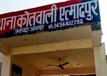 एत्मादपुर थाने के मालखाने से लाइसेंसी बंदूक हुई चोरी