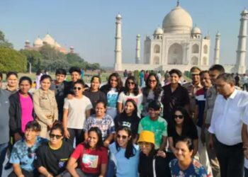 भारतीय महिला क्रिकेट टीम ने किया ताजमहल का दीदार