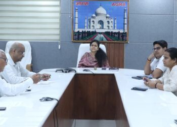 पर्यटक सिर्फ ताजमहल ही न देखें बल्कि शहर के अन्य स्थलों-विरासतों से भी हों रूबरू: मंडलायुक्त