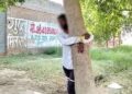 एक बोरी अनाज चुराने पर युवक को पेड़ से बांधकर पीटा