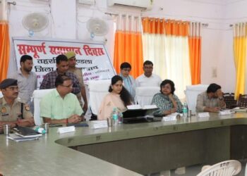 समाधान दिवस में फरियादियों के लिए मसीहा बनकर पहुंचीं मंडलायुक्त