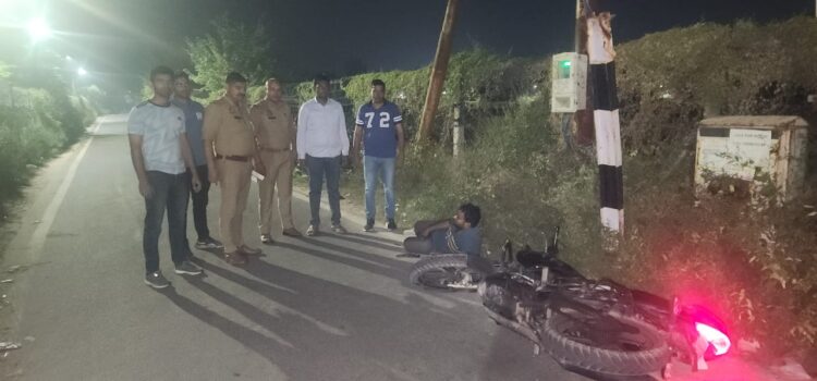 तीन जिलों में अपराध करने वाले बदमाश से पुलिस की हुई मुठभेड़, गोली लगने से घायल