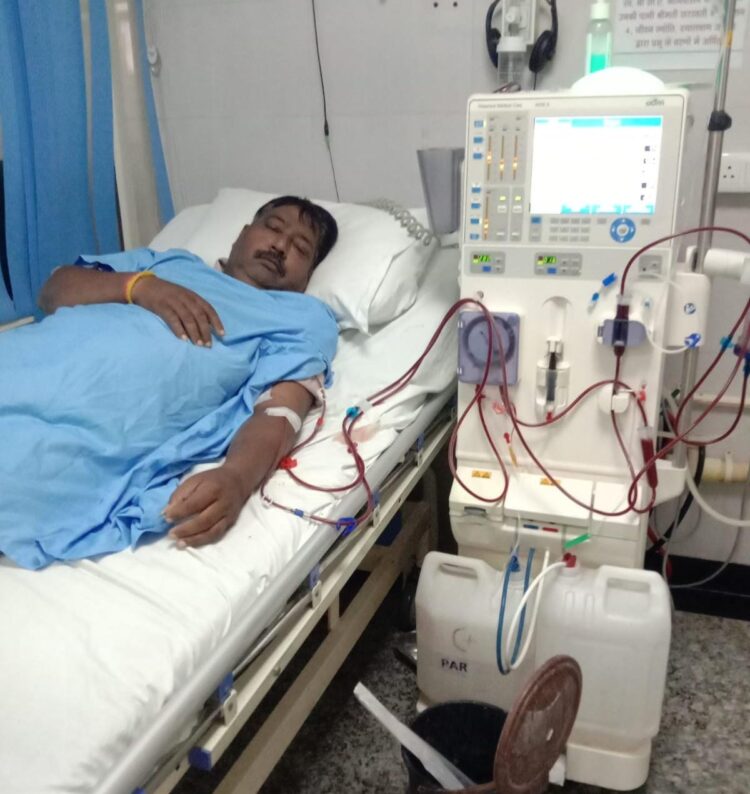 दोनों किडनी फेल मरीज से स्थाई करने के नाम पर मांगी जा रही रिश्वत