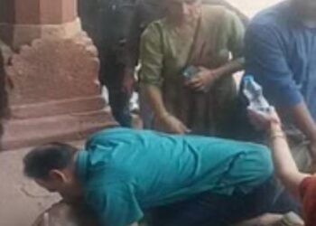 ताजमहल घूमने आए बुजुर्ग को हार्ट अटैक,सीआईएसएफ जवान ने सीपीआर देकर बचाई जान