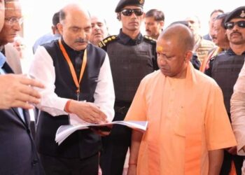 प्रधानमंत्री के आने से पहले मुख्यमंत्री ने मथुरा का किया दौरा