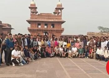 फतेहपुर सीकरी स्मारक घूमने जी-20 देशों के 150 छात्र- छात्राएं आए