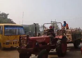शमसाबाद में खनन के ट्रैक्टरों का वीडियो वायरल