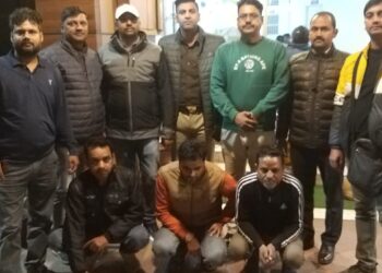 फर्जी प्रपत्रों से शोरूमों से इलेक्ट्रानिक उपकरण, मोबाइल खरीदने वाले गिरोह का एसटीएफ ने किया पर्दाफाश