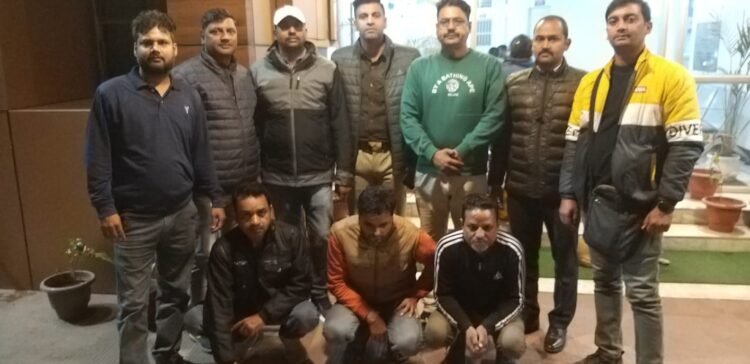 फर्जी प्रपत्रों से शोरूमों से इलेक्ट्रानिक उपकरण, मोबाइल खरीदने वाले गिरोह का एसटीएफ ने किया पर्दाफाश
