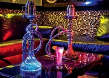 हुक्का बार में पुलिस का छापा