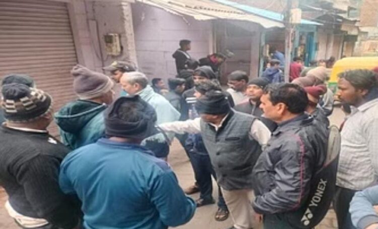 ताजगंज थाने के पास चोरों ने चटकाए 10 दुकानों के ताले, दुकानदारों में आक्रोश