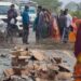 महिलाओं ने ठेके से शराब की बोतल लूटकर हाईवे पर फोड़ दीं