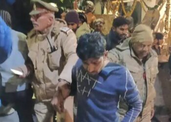 कैलाश मोड़ पर कंटेनर ने एक दर्जन से ऊपर गाड़ियों को रौंदा, तीन लोगों की मौत