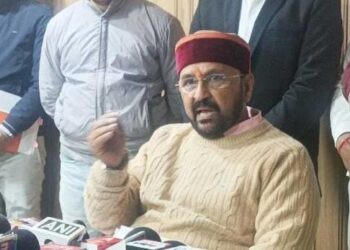 जमीन मामले में मंत्री योगेंद्र उपाध्याय आए सामने, बोले-पर्दे के पीछे सैफई परिवार का करीबी