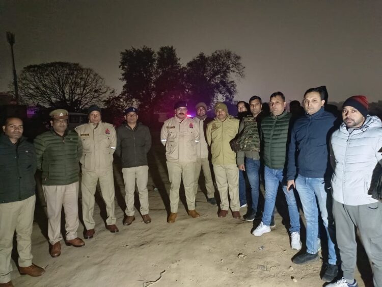 ज्वेलरी दुकान में चोरी करने वाले बदमाश से पुलिस की देर रात हुई मुठभेड़