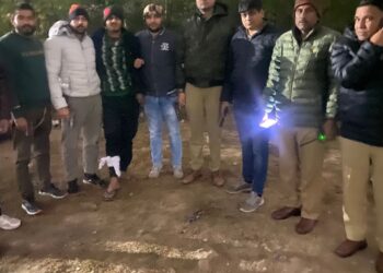 आर्य समाज मंदिर में दिनदहाड़े डकैती डालने वालों से पुलिस की मुठभेड़