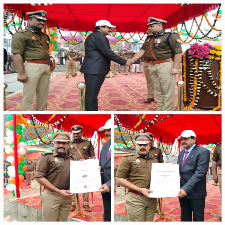 सराहनीय सेवा के लिए गणतंत्र दिवस पर आईजी दीपक कुमार, दो डीसीपी सहित कई पुलिसकर्मी हुए सम्मानित