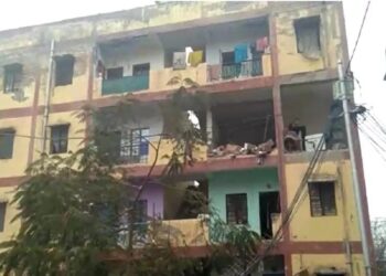 शास्त्रीपुरम में एडीए के फ्लैट में धमाका होने से चार फ्लैट की दीवारें गिरीं