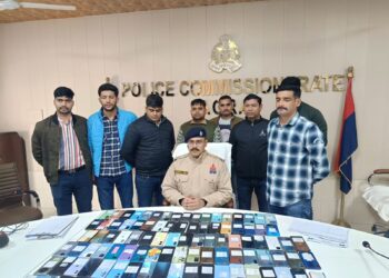 आगरा पुलिस ने बरामद किए 24 लाख रुपए के चोरी हुए मोबाइल