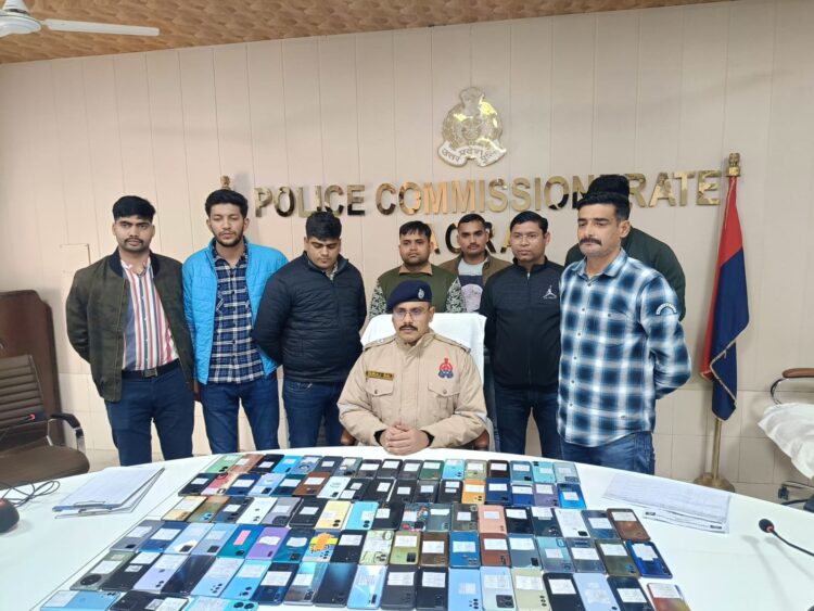 आगरा पुलिस ने बरामद किए 24 लाख रुपए के चोरी हुए मोबाइल