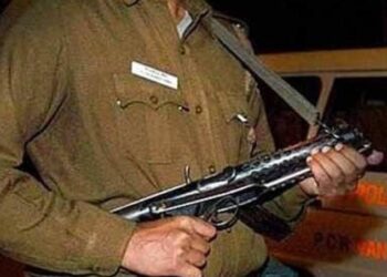 नेताजी को मिला है गनर परिवार वाले लेकर जाते हैं शॉपिंग, पुलिस कमिश्नर ने सभी गनर की समीक्षा कराई शुरू