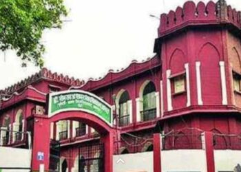 तेजाब फेंकने के 27 साल पुराने मामले में पुलिस पहुंची विश्वविद्यालय