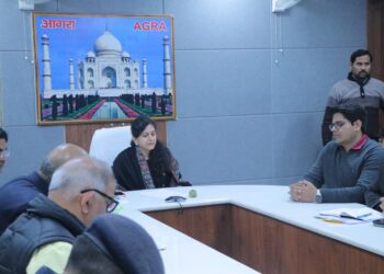 17 फरवरी को ताज महोत्सव के साथ हॉट एयर बैलून शुरू कराने के मंडलायुक्त ने दिए निर्देश