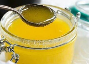 बालाजी पुरम में ट्रेडिंग कंपनी के कार्यालय में 420 किलाग्राम घी पकड़ा, ट्रांस यमुना में नकली पान मसाले की फैक्ट्री