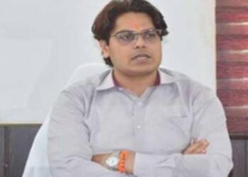 बीडीओ ने जिलाधिकारी से गाली-गलौज करते हुए हाथापाई का प्रयास किया