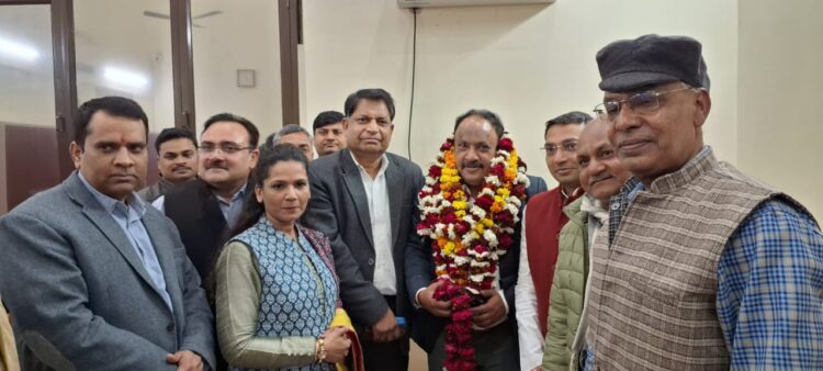 आगरा कॉलेज के प्राचार्य निलंबित, डॉ. सीके गौतम ने बड़ी मुश्किलों के बाद लिया चार्ज