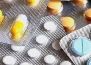 पुलिस और टास्क फोर्स का फव्वारा दवा बाजार में छापा