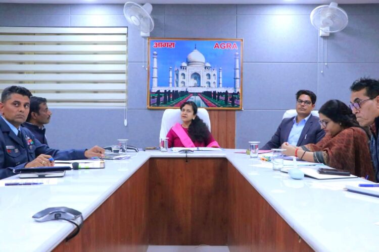 एयरपोर्ट के निकटवर्ती स्थलों व रेलवे ट्रैक किनारे लगे कूड़े के ढेरों पर मंडलायुक्त ने जताई नाराजगी