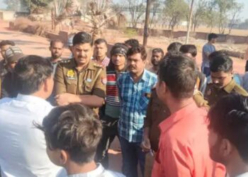 ऑटो चालक का शव ऑटो के अंदर मिला