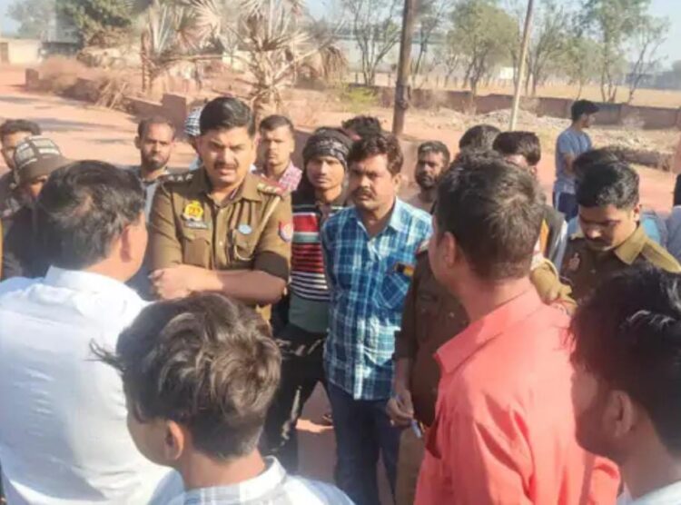 ऑटो चालक का शव ऑटो के अंदर मिला