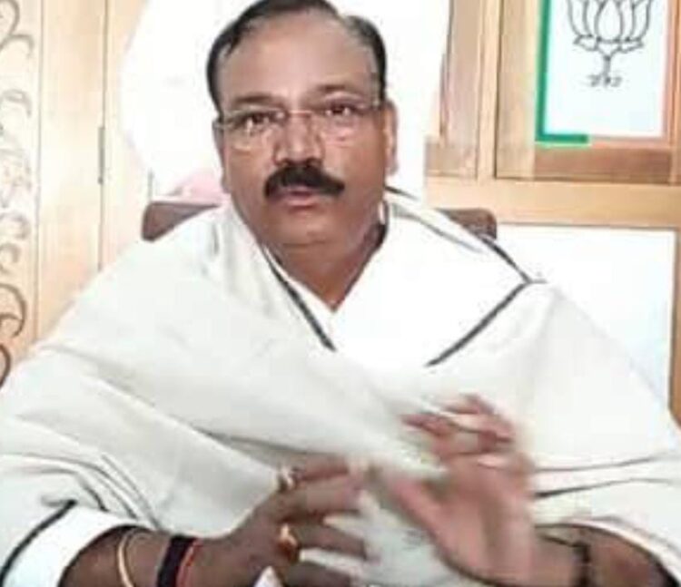 पुलिसकर्मियों ने रात में अधिवक्ता के घर पर गलत दबिश दी, बोले सांसद राजकुमार चाहर