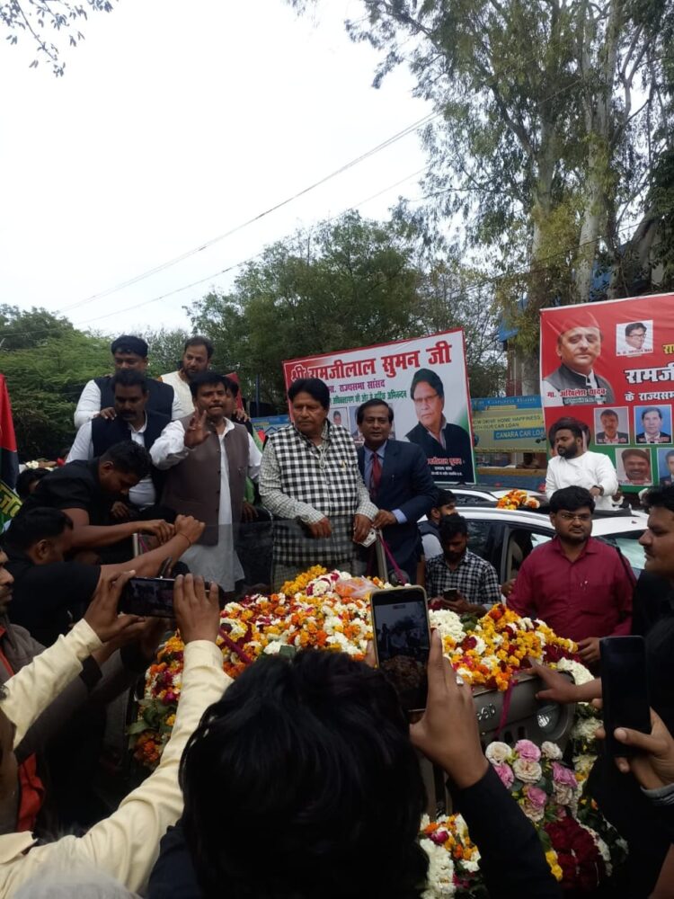राज्यसभा सांसद रामजीलाल सुमन का आगरा में हुआ जोरदार स्वागत