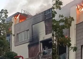 गारमेंट्स शोरुम की ऊपरी मंजिल में लगी आग, बड़ी मुश्किल से निकाला गया परिवार