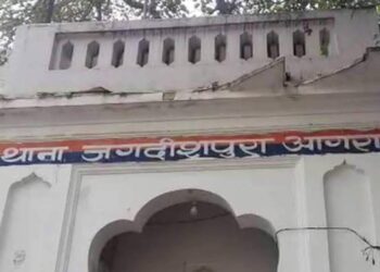 जगदीशपुरा में दुकानदार पर तमंचा तानकर लूट ले गए काउंटर में रखे पैसे