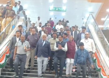 मुख्य सचिव ने आगरा मेट्रो के सभी स्टेशन का निरीक्षण किया