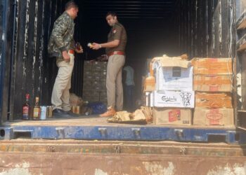 लोहामंडी पुलिस ने कंटेनर में पकड़ी 50 लाख की शराब और बीयर