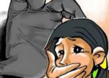 बलात्कार की जगह थानाध्यक्ष ने छेड़छाड़ में किया मुकदमा दर्ज, आरोपी को पकड़ने के लिए मांगे 50 हजार