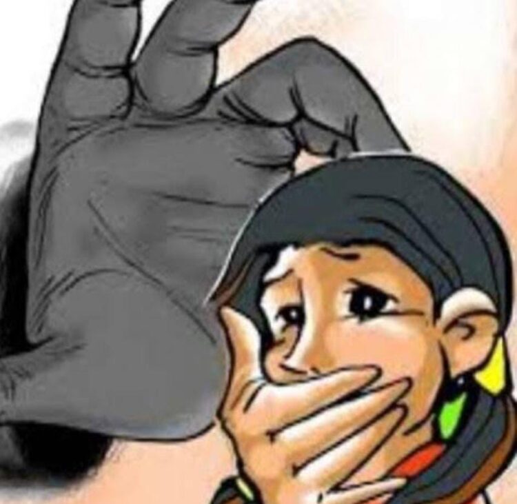 बलात्कार की जगह थानाध्यक्ष ने छेड़छाड़ में किया मुकदमा दर्ज, आरोपी को पकड़ने के लिए मांगे 50 हजार