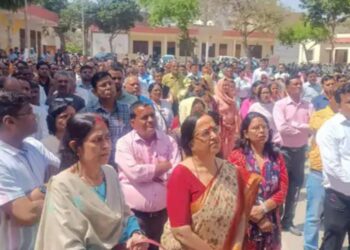 शिक्षक की हत्या के विरोध में आगरा में भी पांच मूल्यांकन केदो पर काम ठप रहा